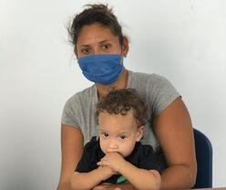 Venezolanische Frau mit Kleinkind