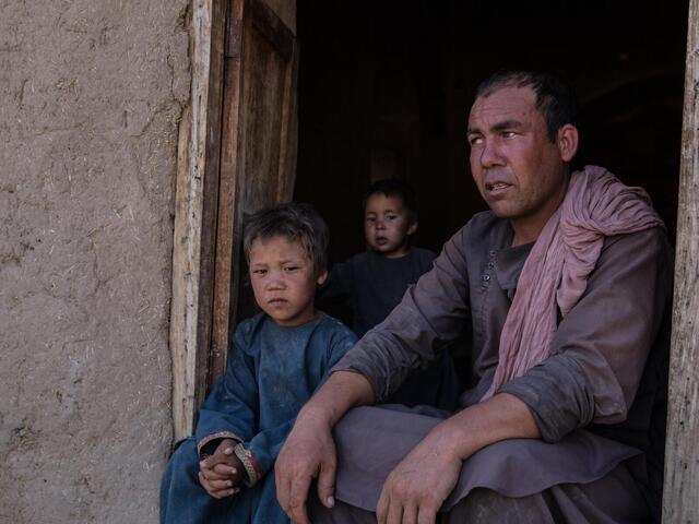 Familie in ihrem Zuhause in Afghanistan