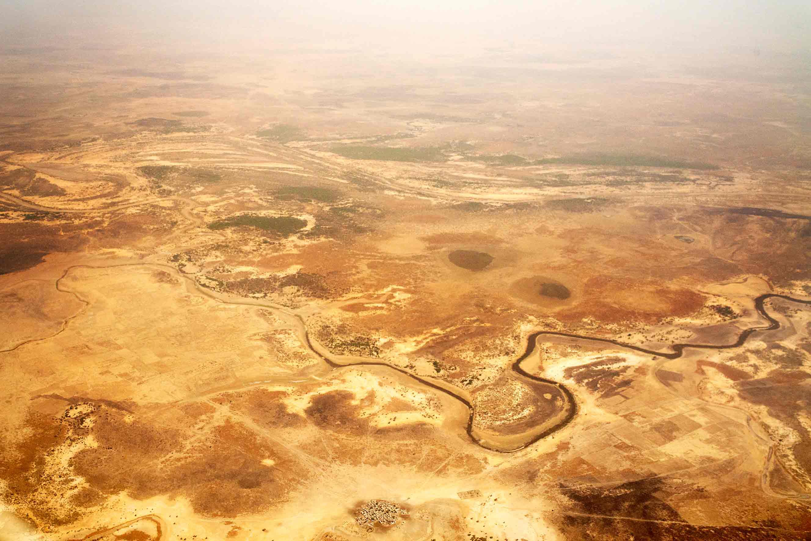 Luftaufnahme der Wüste in Mali
