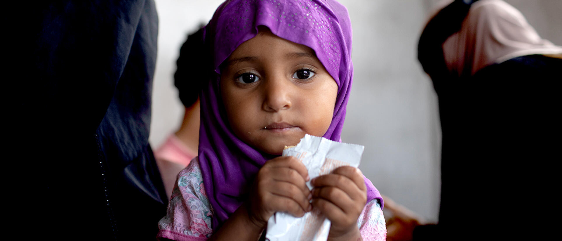 Kind in Jemen beim Essen