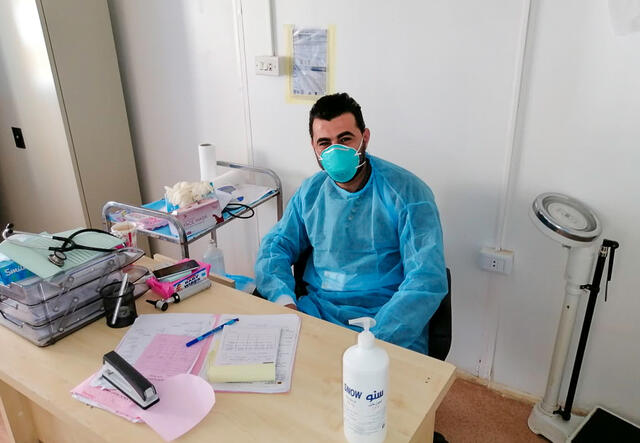 IRC Arzt mit Mundschutz in Jordanien 
