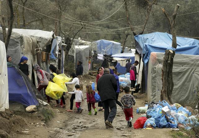 Zelte im Flüchtlingslager Moria auf der griechischen Insel Lesbos
