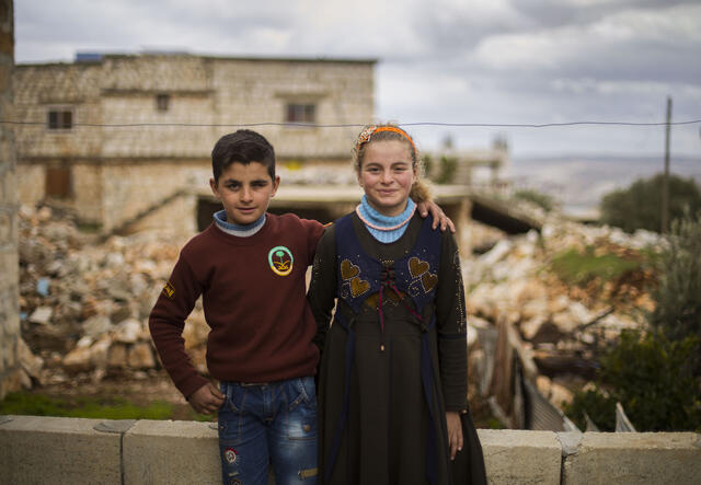 Zwillinge Aisha und Ali in Syrien
