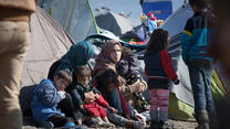 Geflüchtete Mütter mit Kinder in einem Flüchtlingslager, Griechenland 