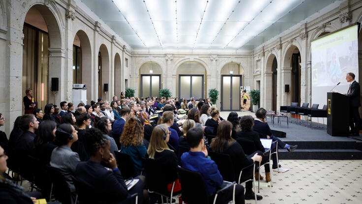 Der Saal des Einstein Humanitarian Dialog 2019 in der Akademie der Wissenschaften